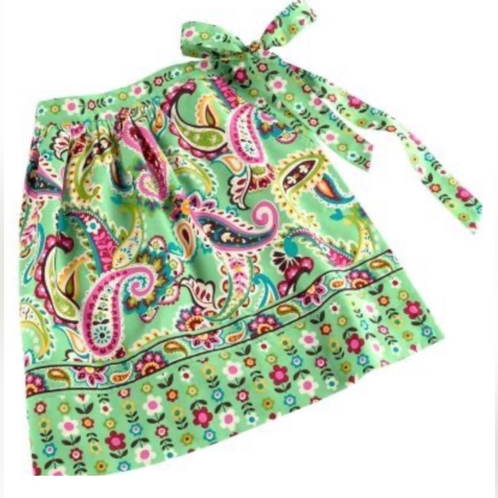 NWT Vera Bradley What’s Cooking Half Apron with pockets. In Tutti Fruti print.